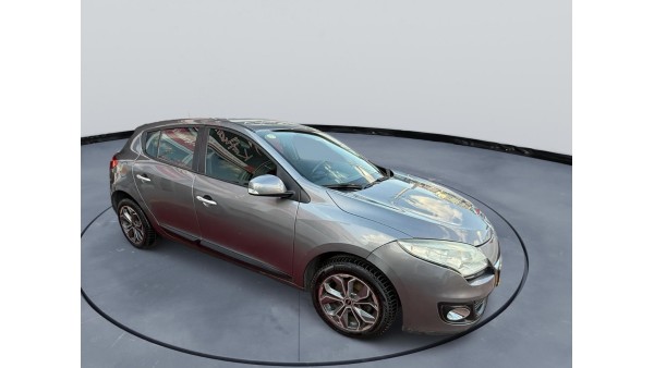 295.000 TL PEŞİNATLA //KREDİLİ//SENETLİ //KREDİ KARTINA 12 AY TAKSİTLE// SATIŞ İMKANI (2012 MODEL MEGANE 3 OTOMATİK)