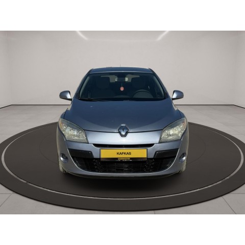 395.000 TL PEŞİNATLA //KREDİLİ//SENETLİ //KREDİ KARTINA 12 AY TAKSİTLE// SATIŞ İMKANI (2011 MODEL MEGANE 3 OTOMATİK)