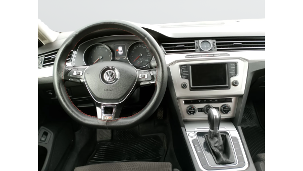 VOLKSWAGEN PASSAT SİYAH 645.000 TL PEŞİNATLA//KREDİLİ//SENETLİ//K.KARTINA 12 TAKSİT